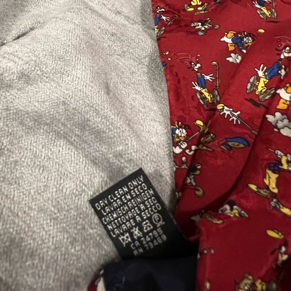 Mickey Mouse Goofy Donald Duck playing Golf Red Tie from The Disney Store - Picture 5 of 6